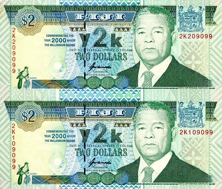 Fiji 2 Dollars Pick Number: 102b UNC Banknote